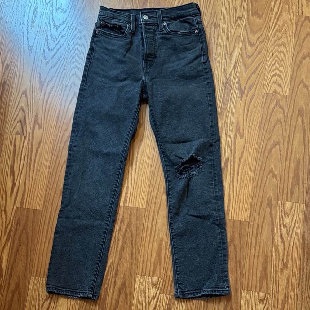 Women’s High-Rise Levi’s Wedgie Straight Black Distressed Jeans